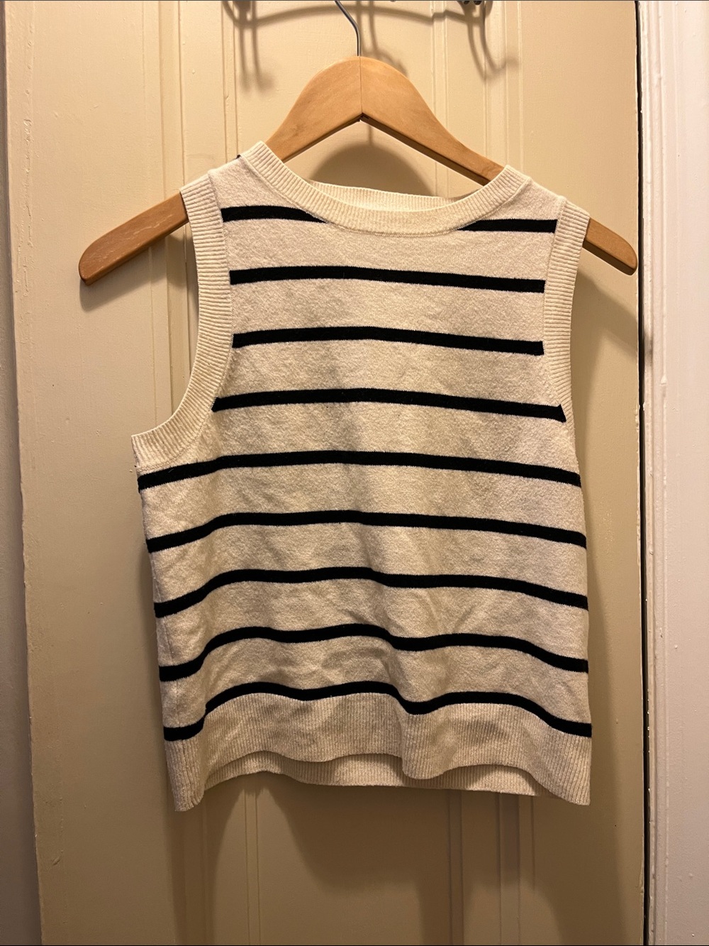 Sweater Shell/Sleeveless Sweater Tank (Black & White)